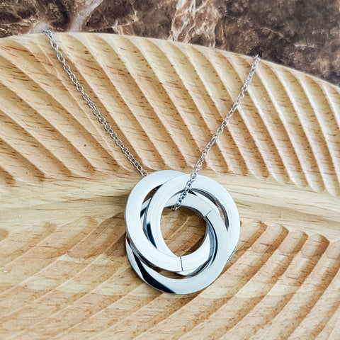 Interlocking Circle Trio Necklace (Silver), 1 Necklace Total, Metal Blank #143