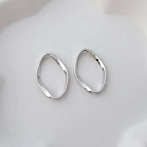 Small Silver Oval Twisted Linking Rings, 10 Pieces, Connector #32