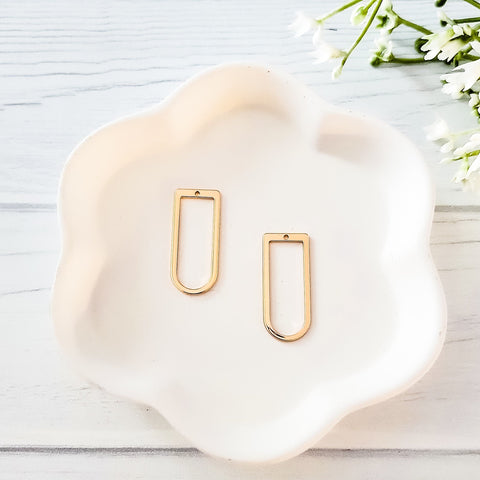 Gold Brass D Shape, 10 Pieces, Charm #86