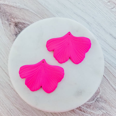 Neon Pink Ginkgo Leaf Pendants, 10 Pieces, Ginkgo #30