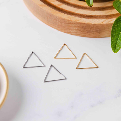 Gold Stainless Triangle Linking Rings (Smooth), 10 Pieces, Connector #25